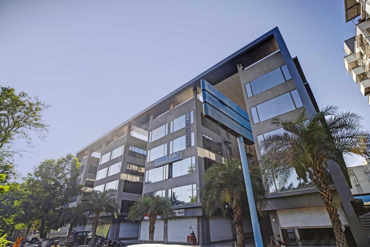 Collection O Infini Palace Surat Exterior photo