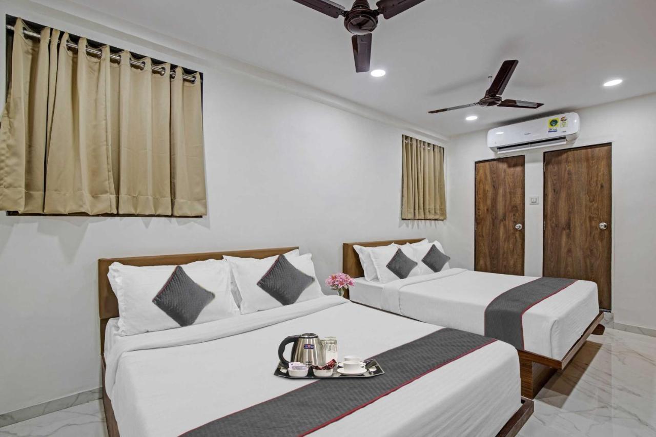 Collection O Infini Palace Surat Exterior photo